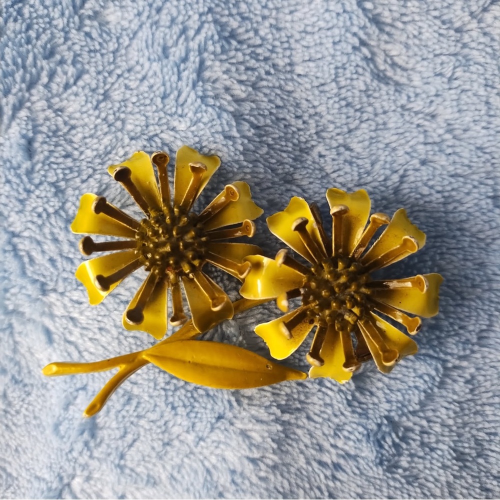 Vintage Enamel Flower Brooch Pin 1960s 1970s